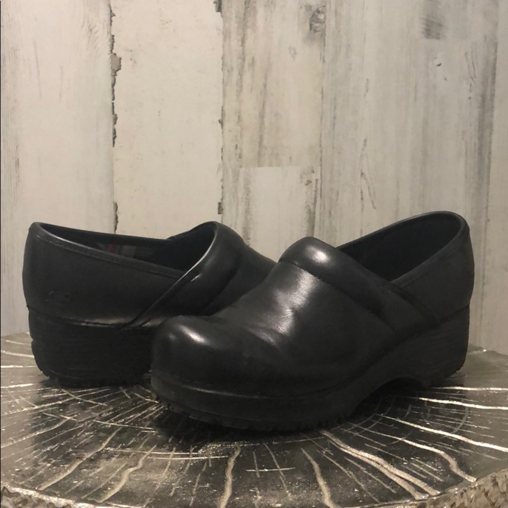Sketchers slip resistance work clogs